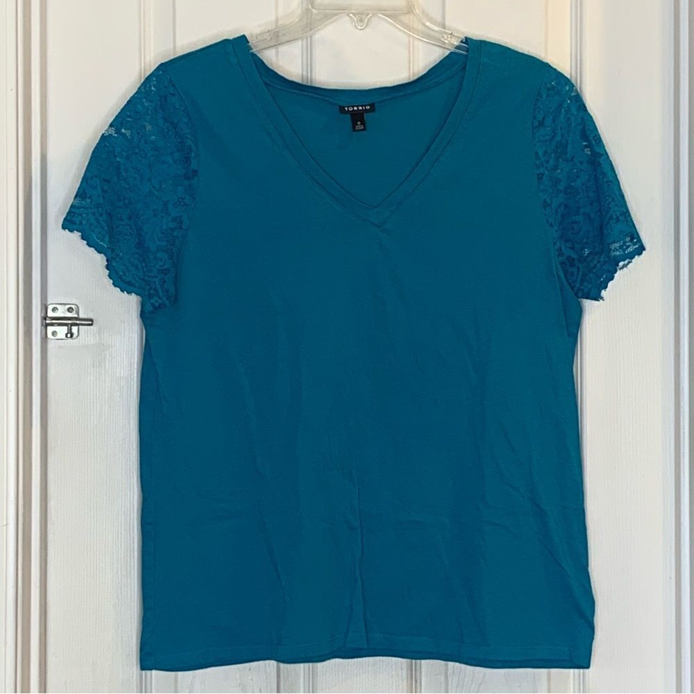 Torrid V Neck Lace Sleeve Raglan Top - Teal color Size Large